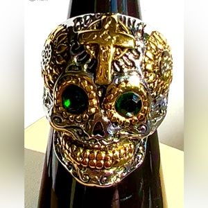 Chunky skull ring, unisex size 8 EUC